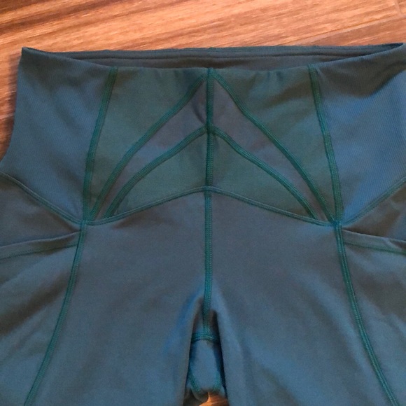 Lululemon crops. Size 10 - Picture 2 of 3